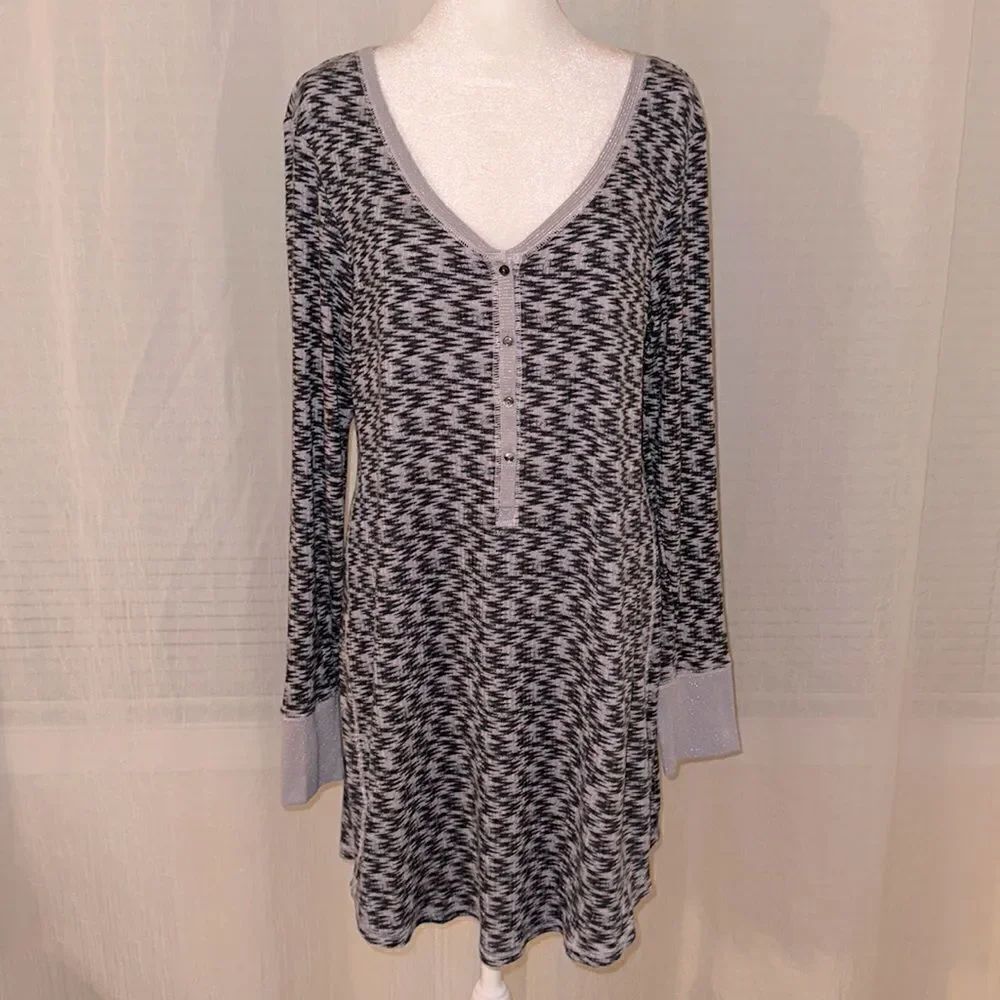 VS L Gray Silver Metallic Button Front Plunging V-Neck Waffle Knit Sleep Shirt